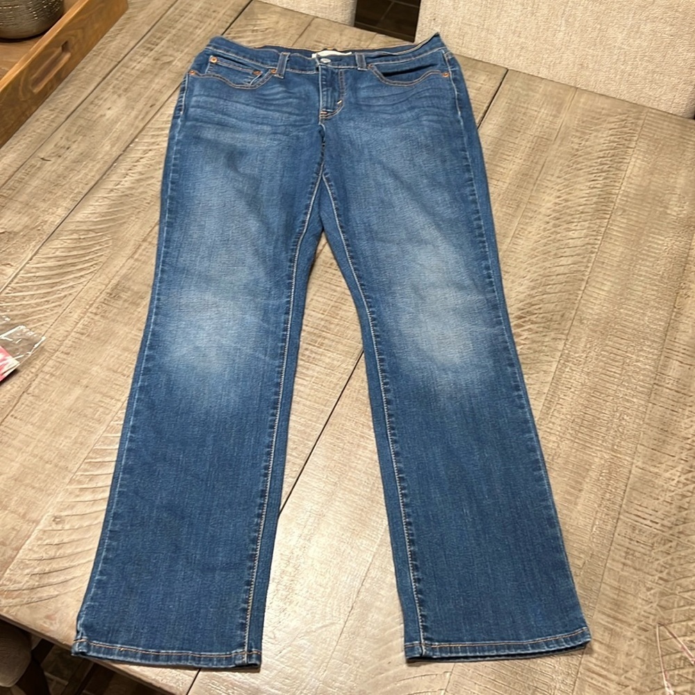 Levi’s 414 Relaxed Straight Fit Women's Jeans EUC